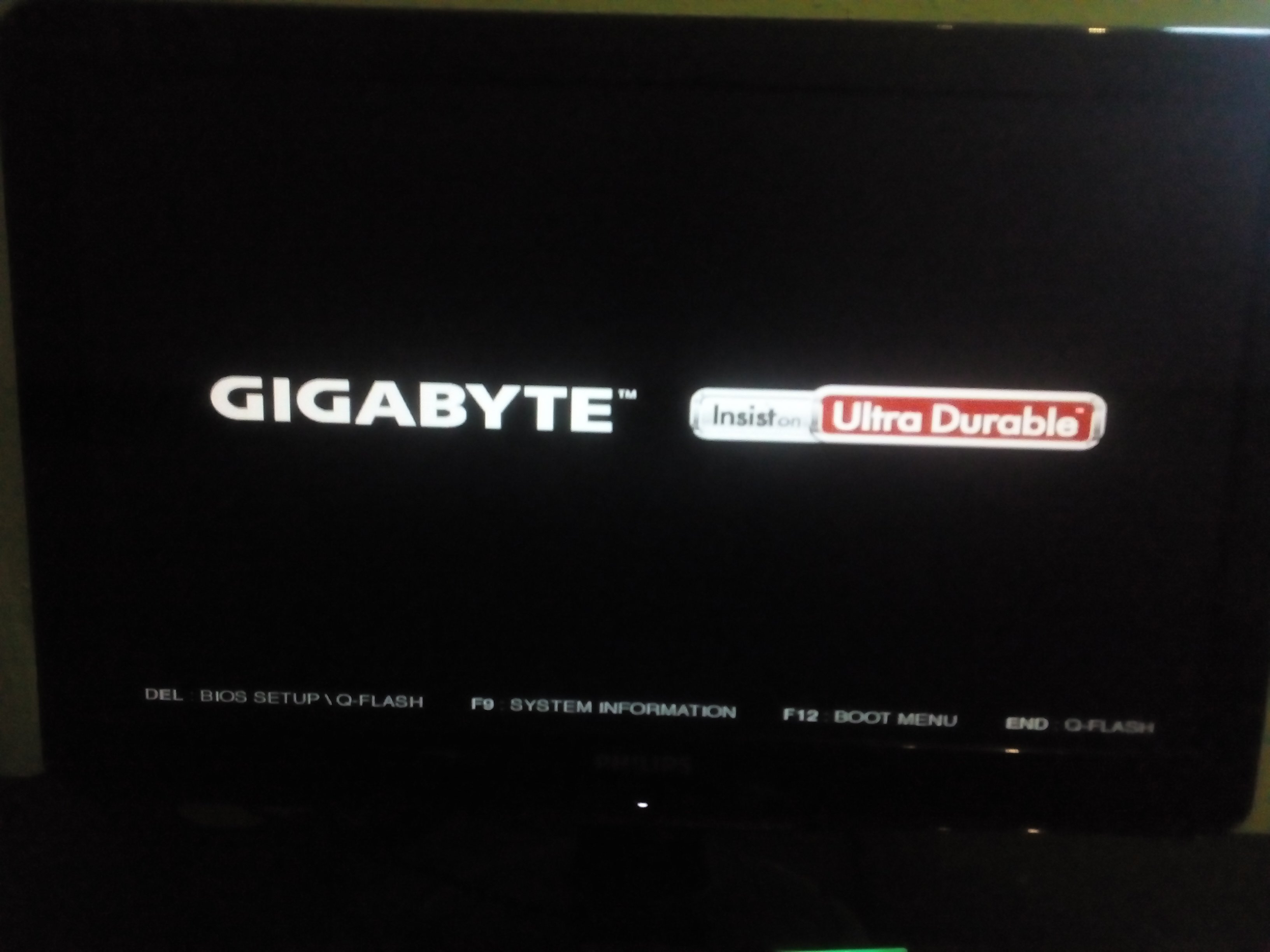 Gigabyte черный экран. Gigabyte insist on Ultra. Экран загрузки материнской платы Gigabyte. Экран загрузки Gigabyte Ultra durable. Загрузочный экран материнской платы Gigabyte.